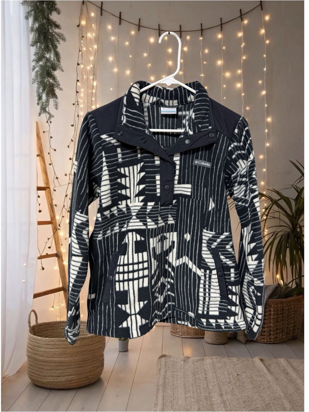 Columbia Black White geometric print Fleece Jacket small